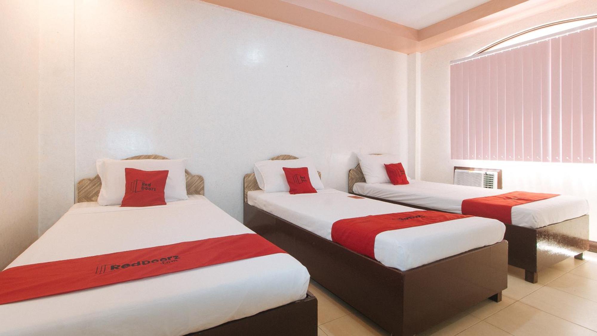 Reddoorz At Coco Grove Tourist Inn Panglao Dış mekan fotoğraf