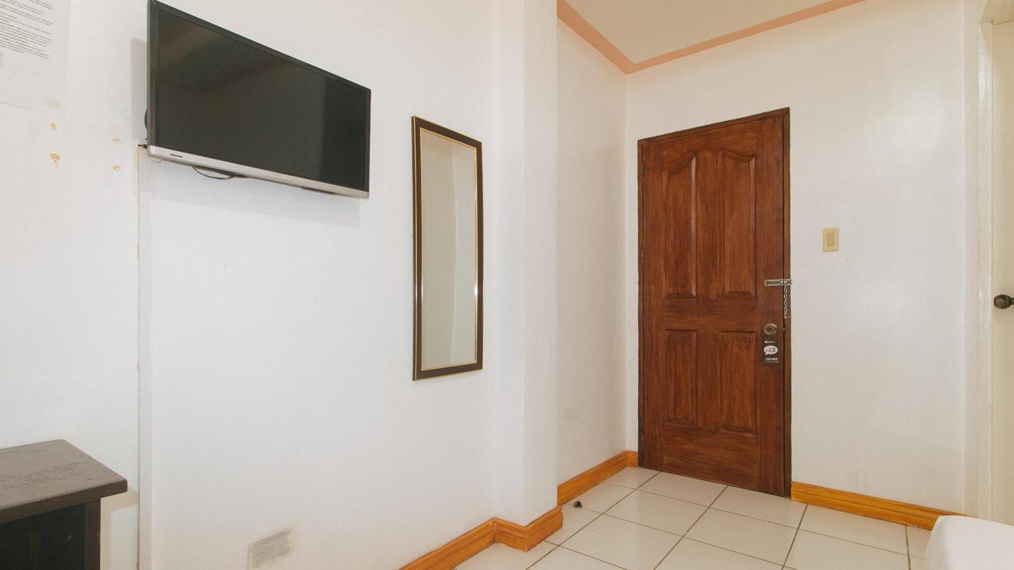 Reddoorz At Coco Grove Tourist Inn Panglao Dış mekan fotoğraf