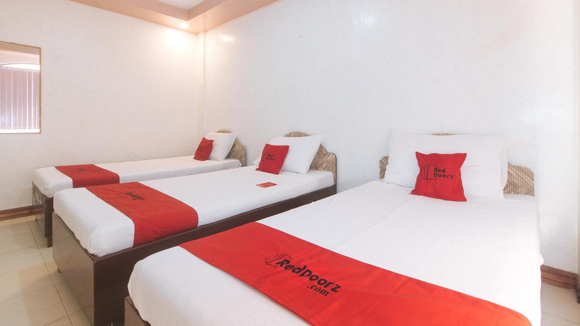 Reddoorz At Coco Grove Tourist Inn Panglao Dış mekan fotoğraf