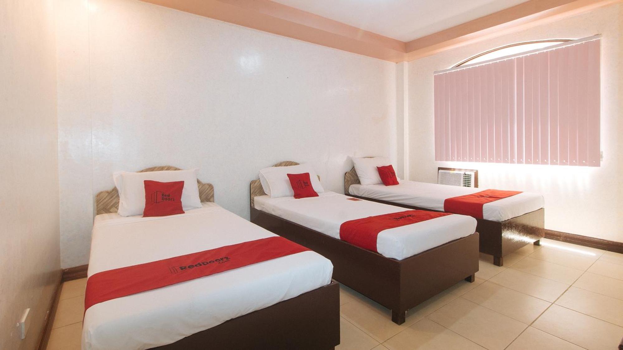 Reddoorz At Coco Grove Tourist Inn Panglao Dış mekan fotoğraf
