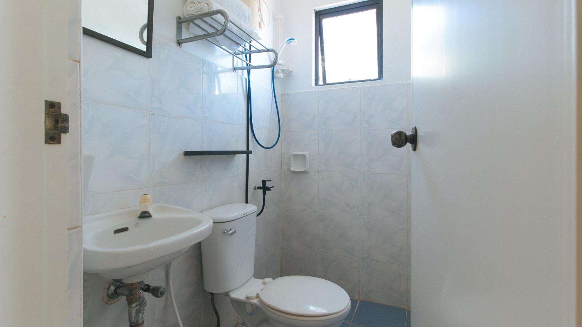 Reddoorz At Coco Grove Tourist Inn Panglao Dış mekan fotoğraf