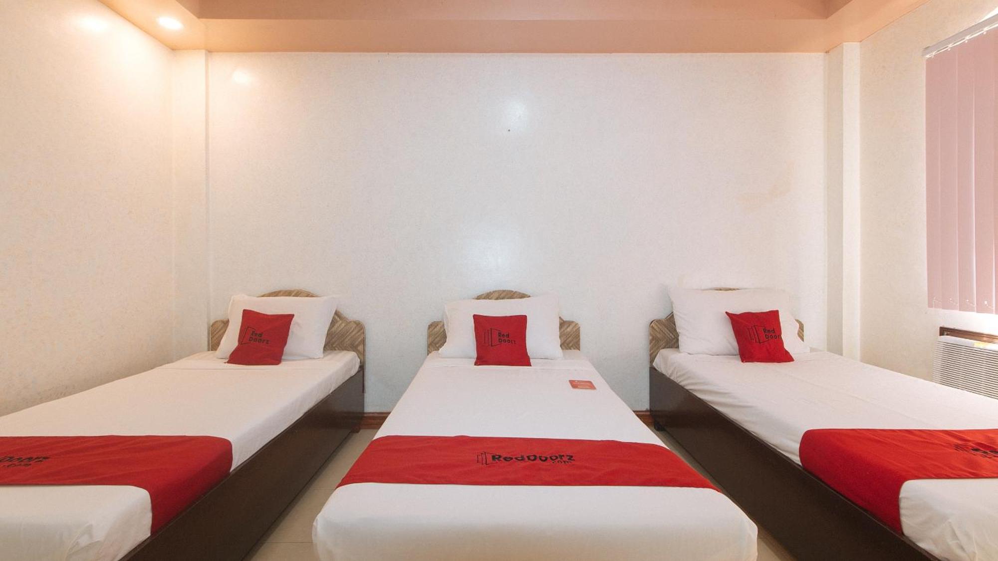 Reddoorz At Coco Grove Tourist Inn Panglao Dış mekan fotoğraf